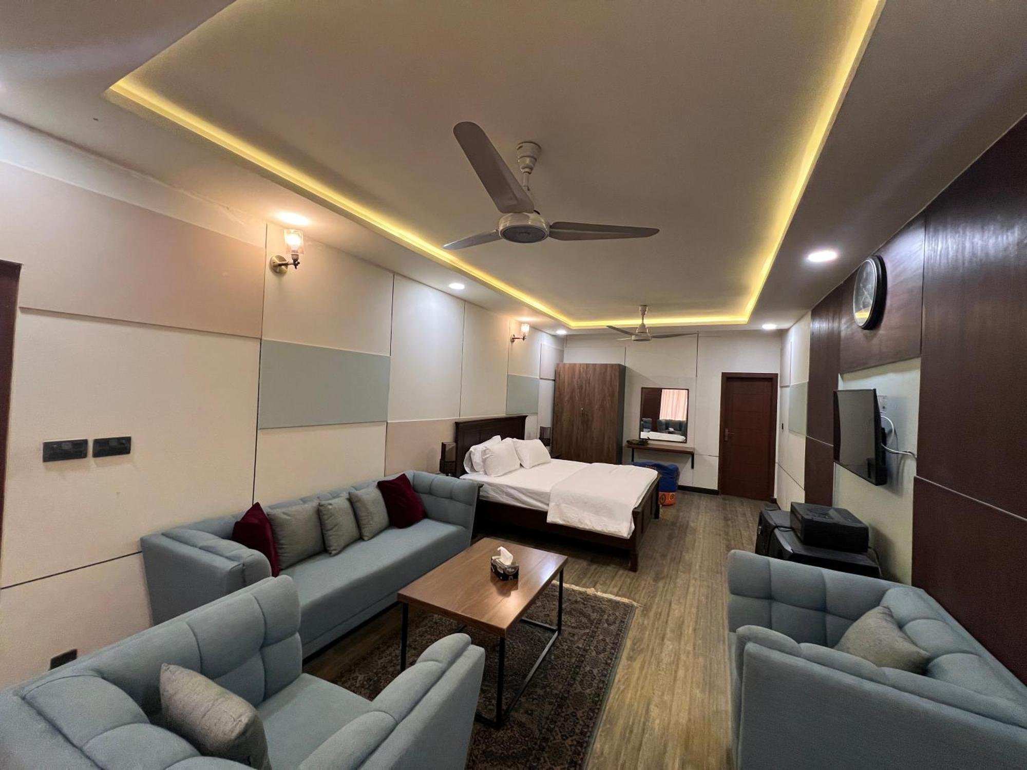Deluxe King Room In Silverscape Residence Rawalpindi Exterior photo