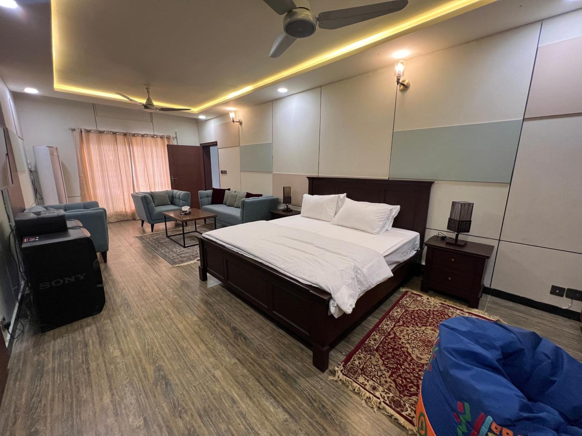 Deluxe King Room In Silverscape Residence Rawalpindi Exterior photo