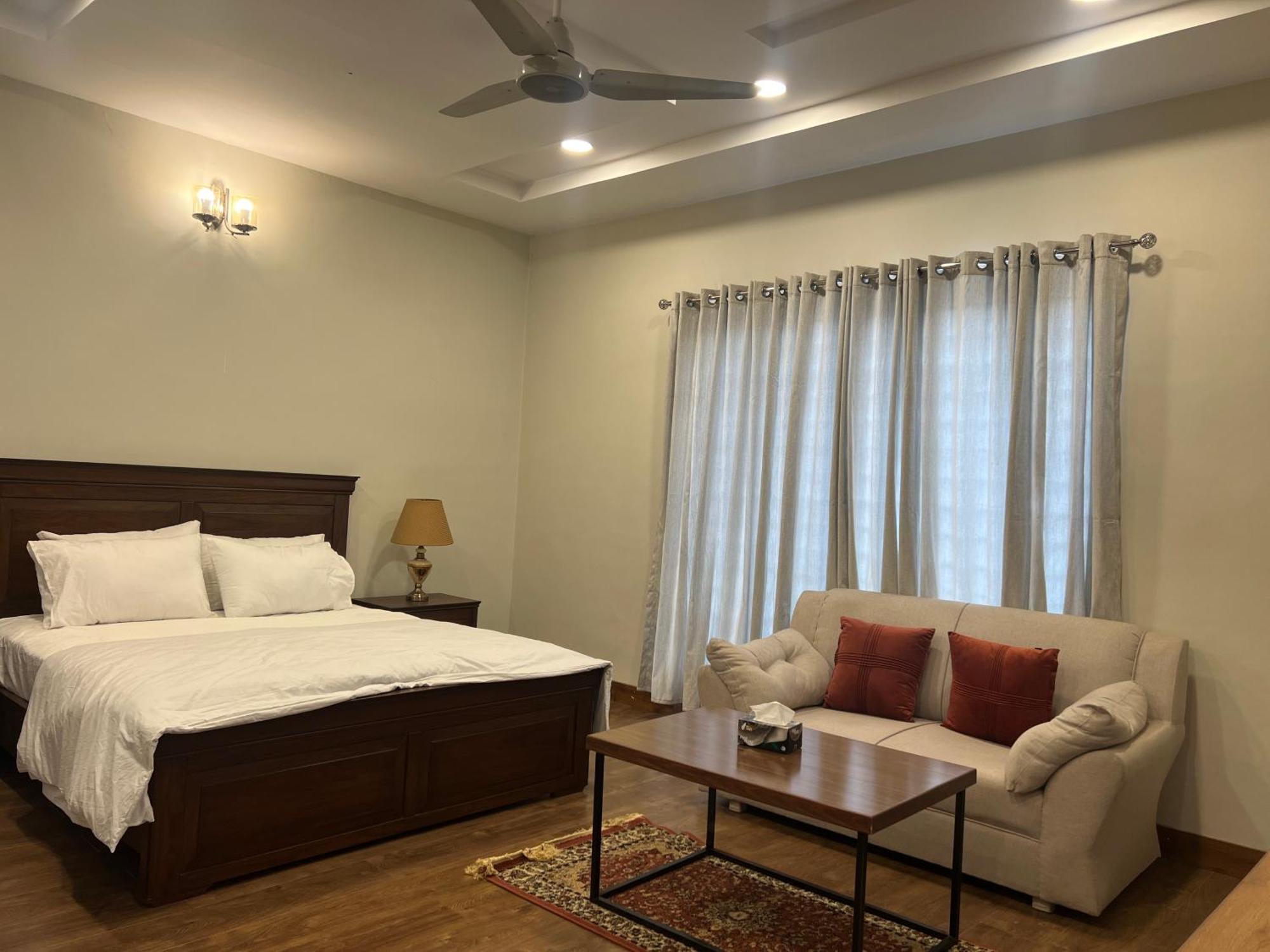 Deluxe King Room In Silverscape Residence Rawalpindi Exterior photo