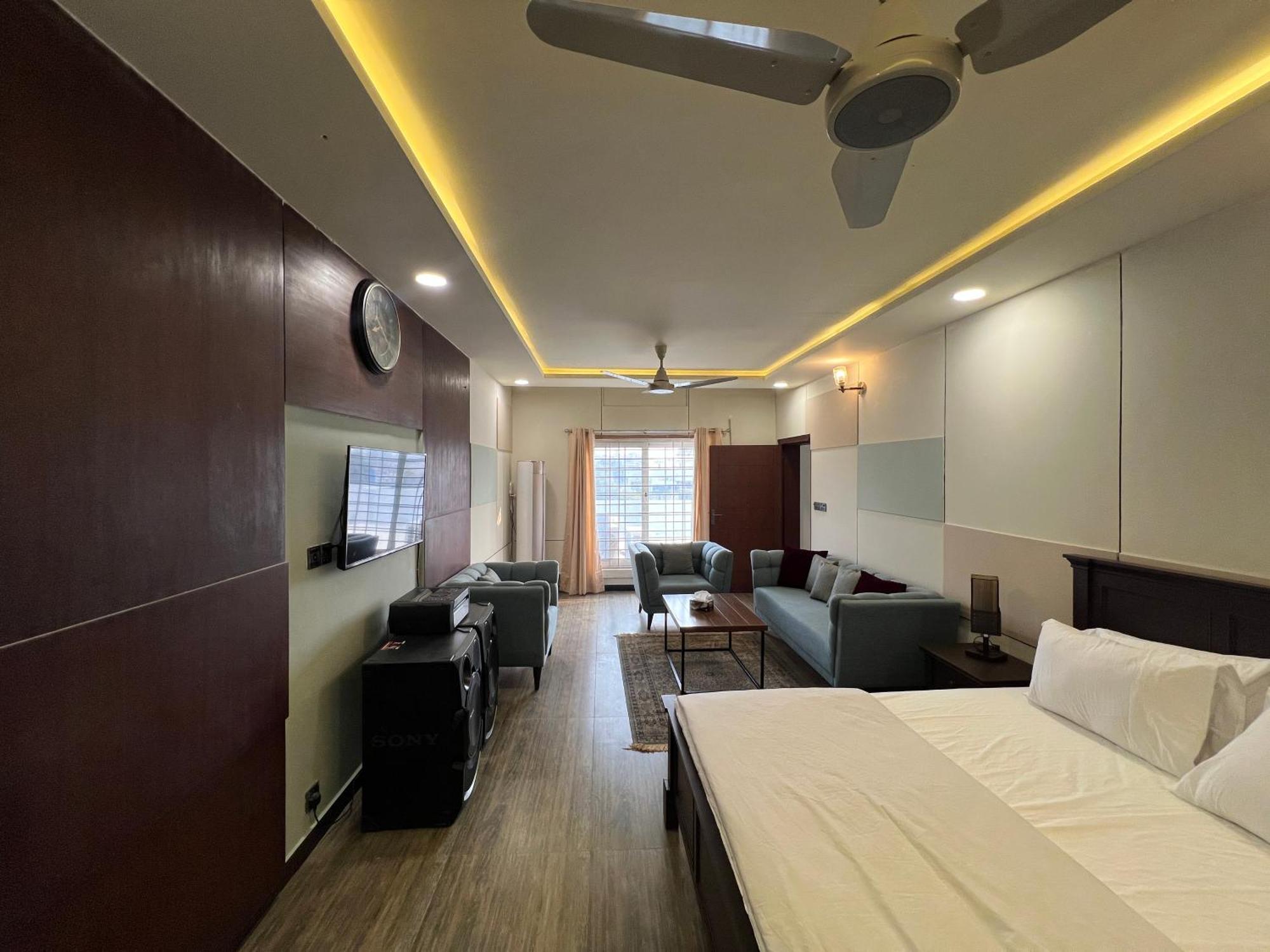 Deluxe King Room In Silverscape Residence Rawalpindi Exterior photo