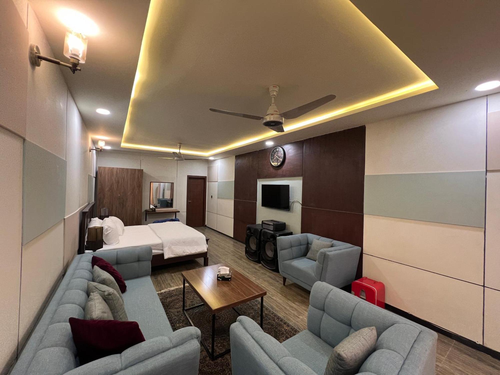 Deluxe King Room In Silverscape Residence Rawalpindi Exterior photo