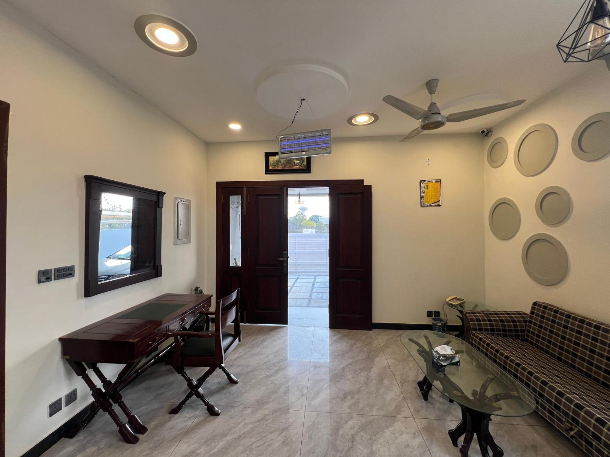Deluxe King Room In Silverscape Residence Rawalpindi Exterior photo