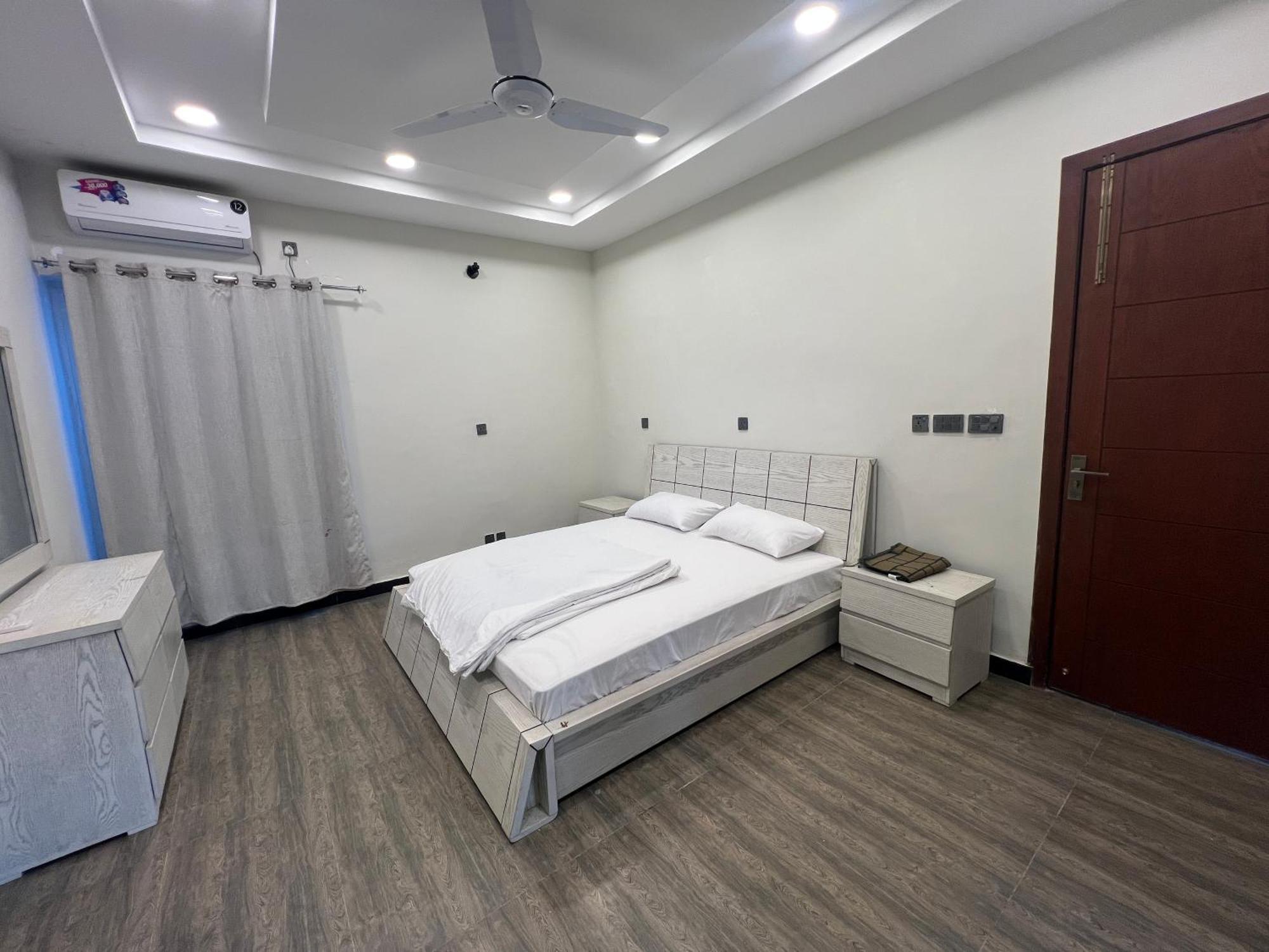 Deluxe King Room In Silverscape Residence Rawalpindi Exterior photo