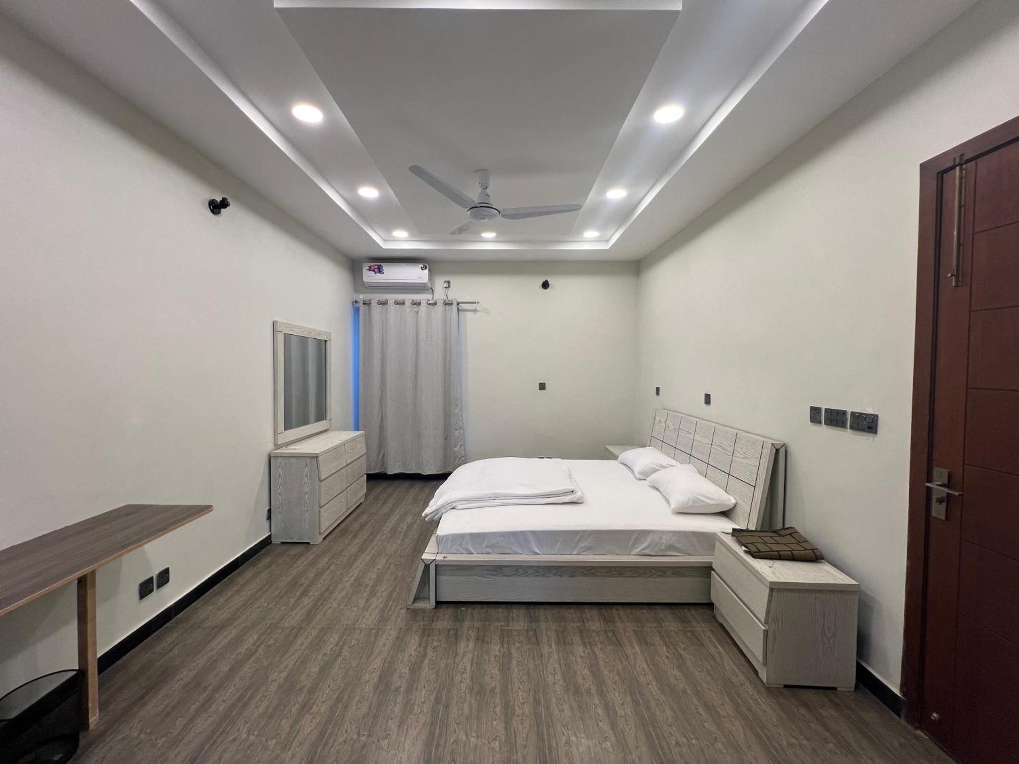 Deluxe King Room In Silverscape Residence Rawalpindi Exterior photo